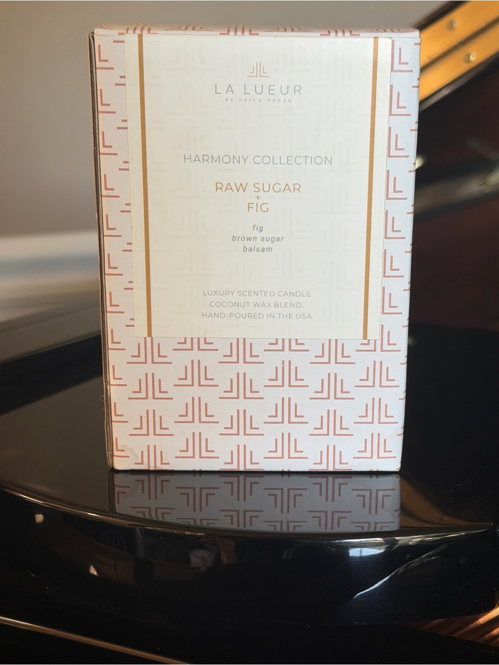New La Lueur Raw Sugar + Fig Scented Candle 10.5 oz